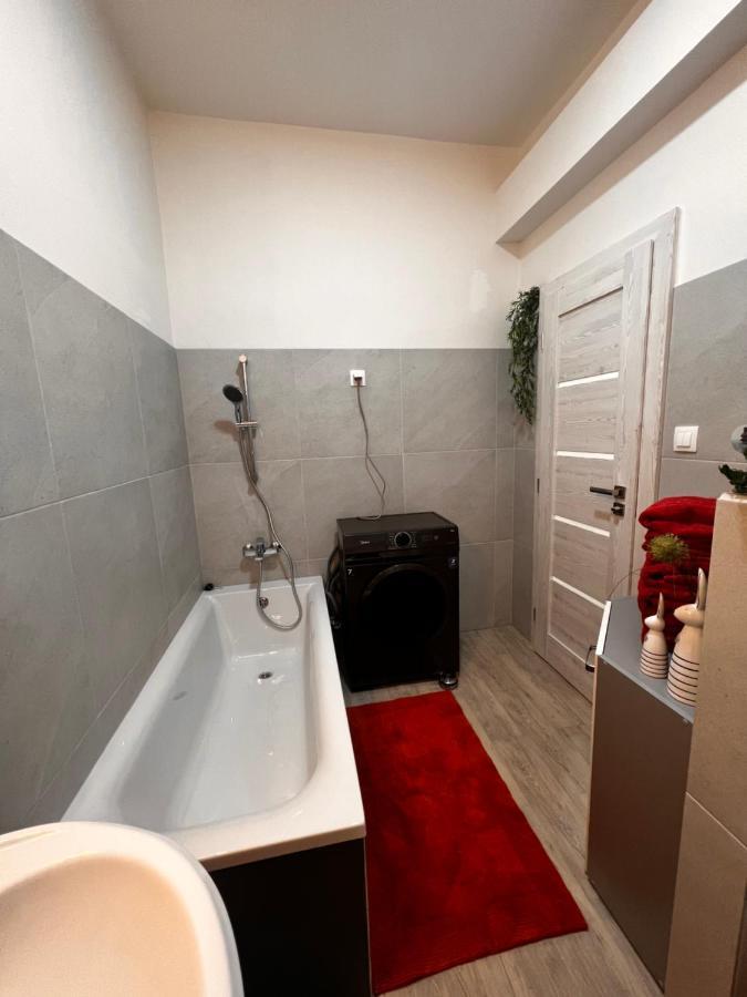 Apartmany V Centre - Vlastna Izba So Spolocnou Kuchynou A Kupelnou Moze Byt Zdielana 2 Inymi Izbami Martin Exteriér fotografie
