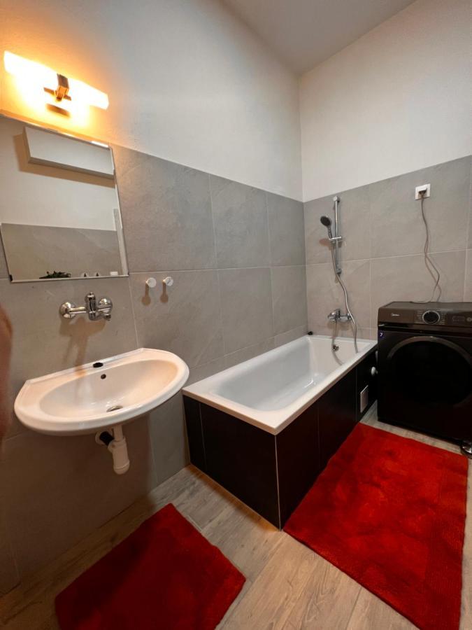 Apartmany V Centre - Vlastna Izba So Spolocnou Kuchynou A Kupelnou Moze Byt Zdielana 2 Inymi Izbami Martin Exteriér fotografie