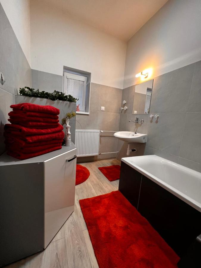 Apartmany V Centre - Vlastna Izba So Spolocnou Kuchynou A Kupelnou Moze Byt Zdielana 2 Inymi Izbami Martin Exteriér fotografie